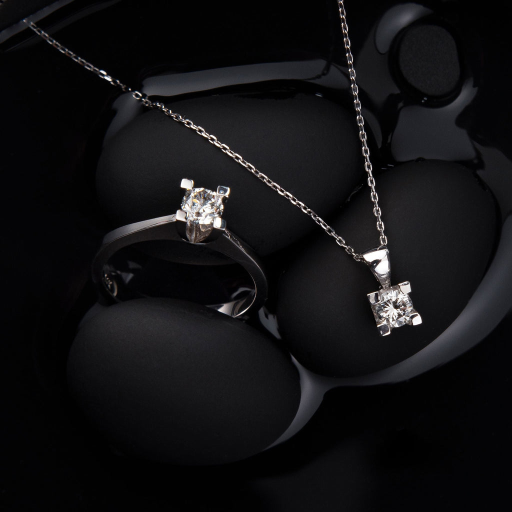 Silver jewelry set with earrings and necklace without chain